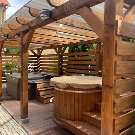 Oeskarszt Apartman Urkut Luaran gambar