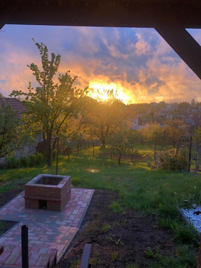 Oeskarszt Apartman Urkut Luaran gambar