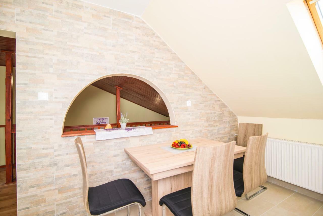 Oeskarszt Apartman Urkut Luaran gambar
