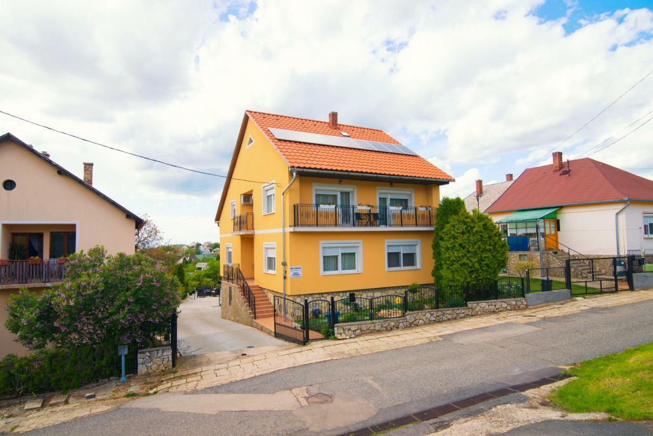 Oeskarszt Apartman Urkut Luaran gambar