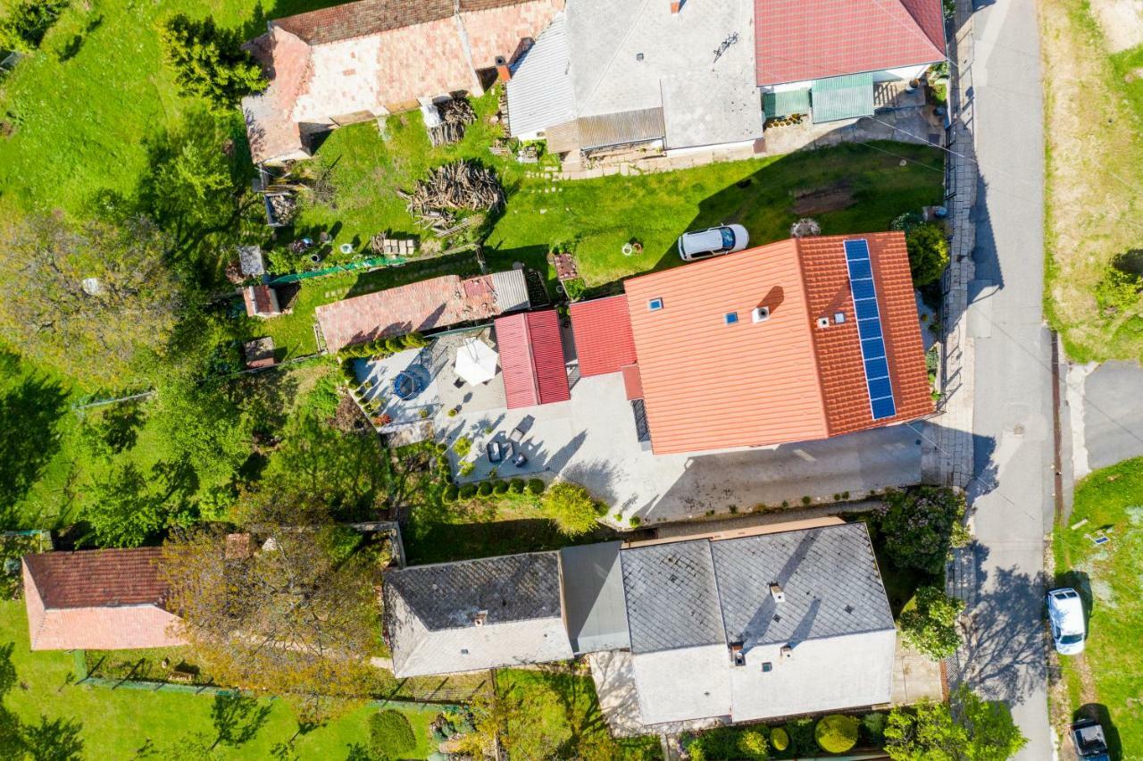 Oeskarszt Apartman Urkut Luaran gambar