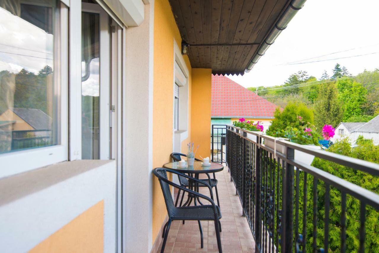 Oeskarszt Apartman Urkut Luaran gambar