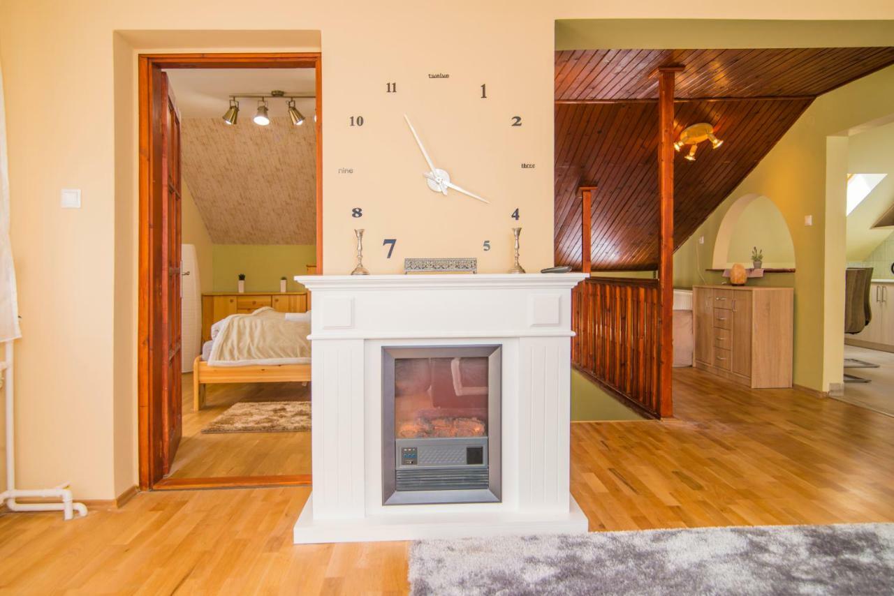 Oeskarszt Apartman Urkut Luaran gambar