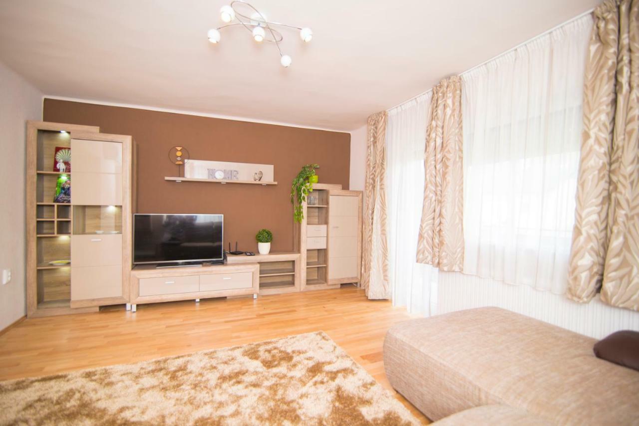 Oeskarszt Apartman Urkut Luaran gambar